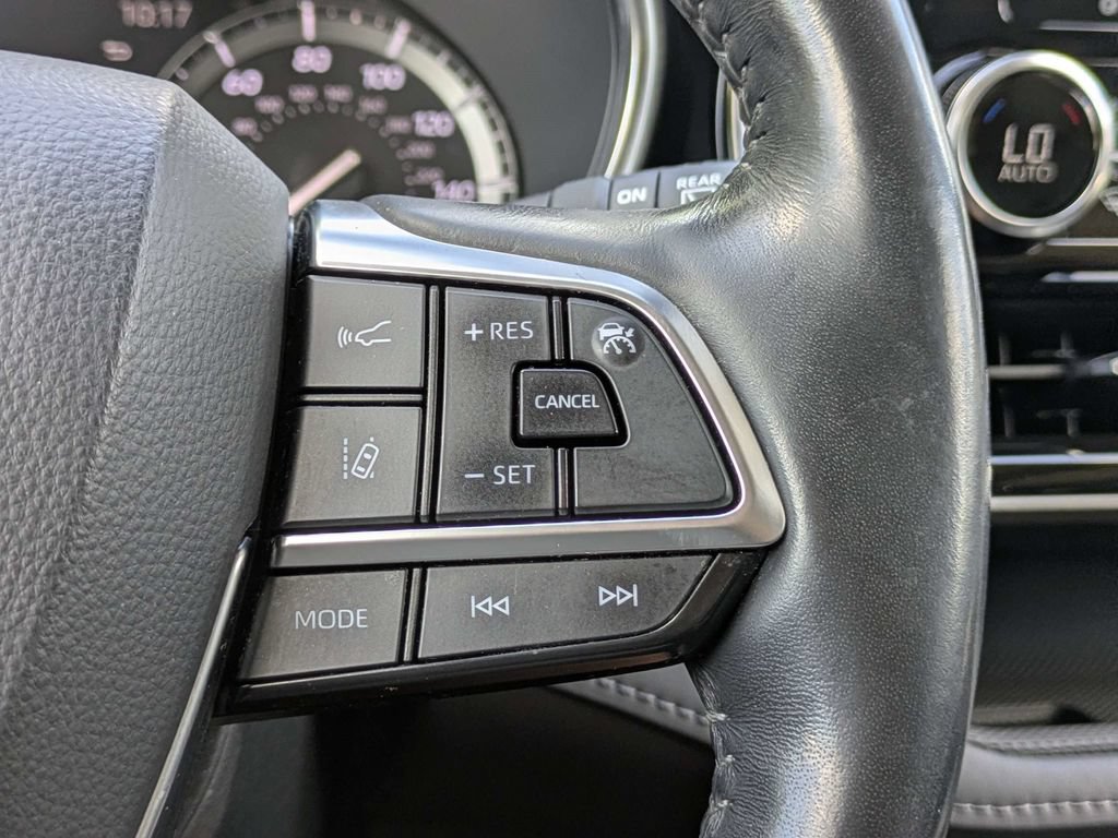 Used 2021 Toyota Highlander Limited FWD image 29