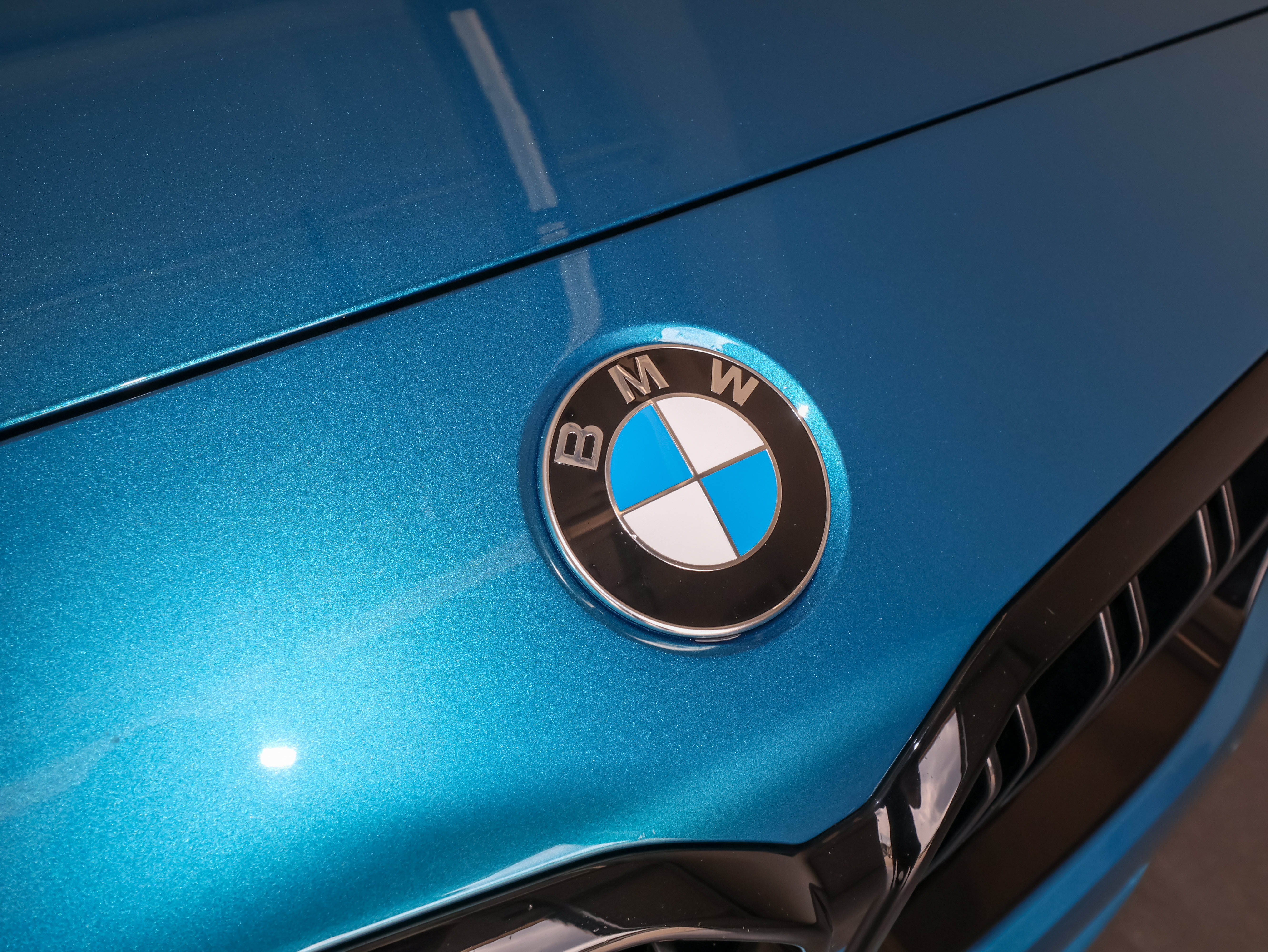 Used 2020 BMW M2 Competition w/ Executive Package RWD image 34