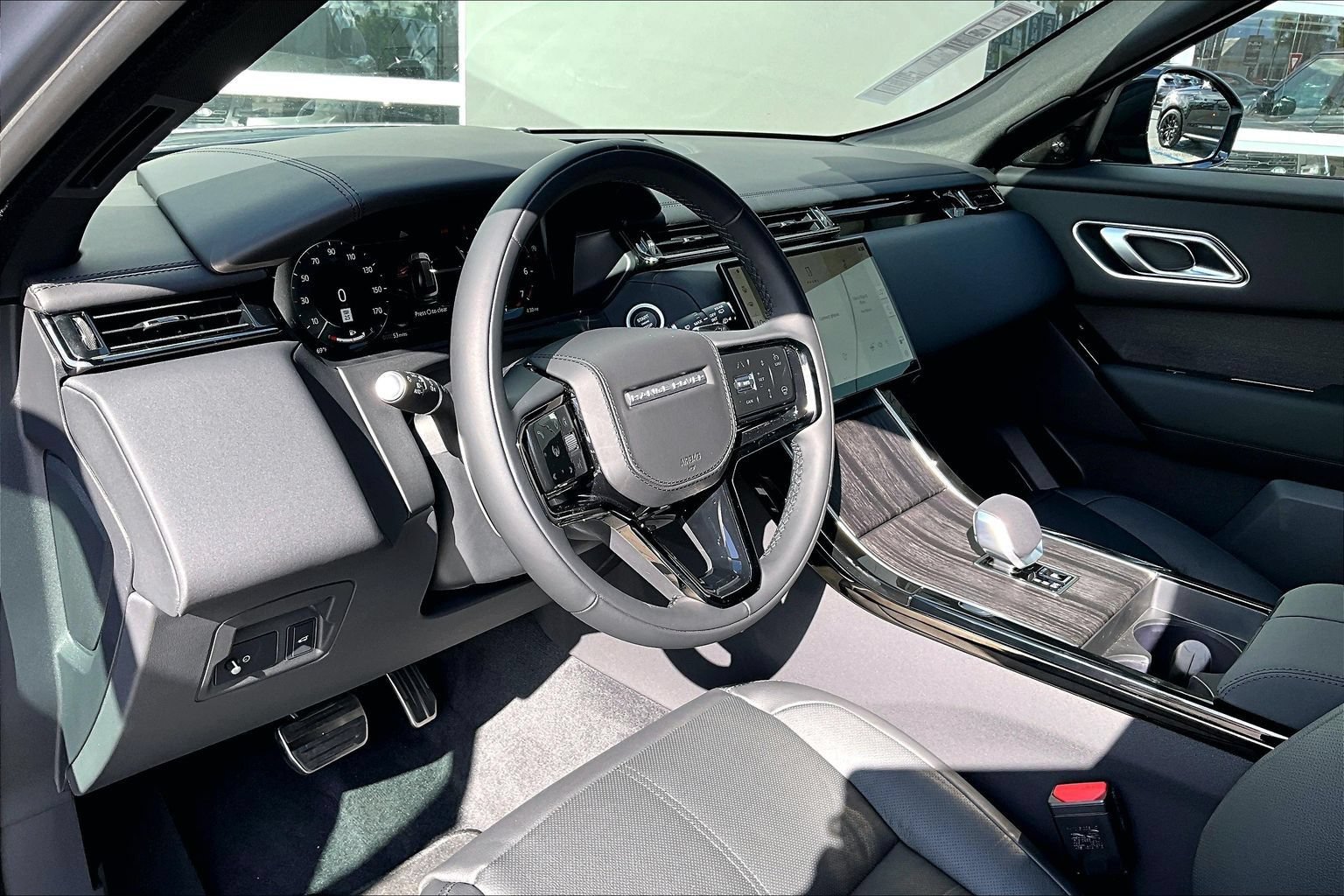 New 2026 Land Rover Range Rover Velar Dynamic SE AWD/4WD image 6