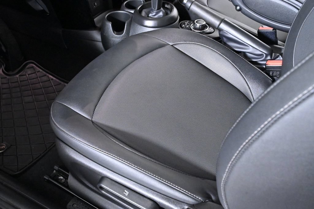 Used 2023 MINI Cooper 2-Door Hardtop FWD image 24