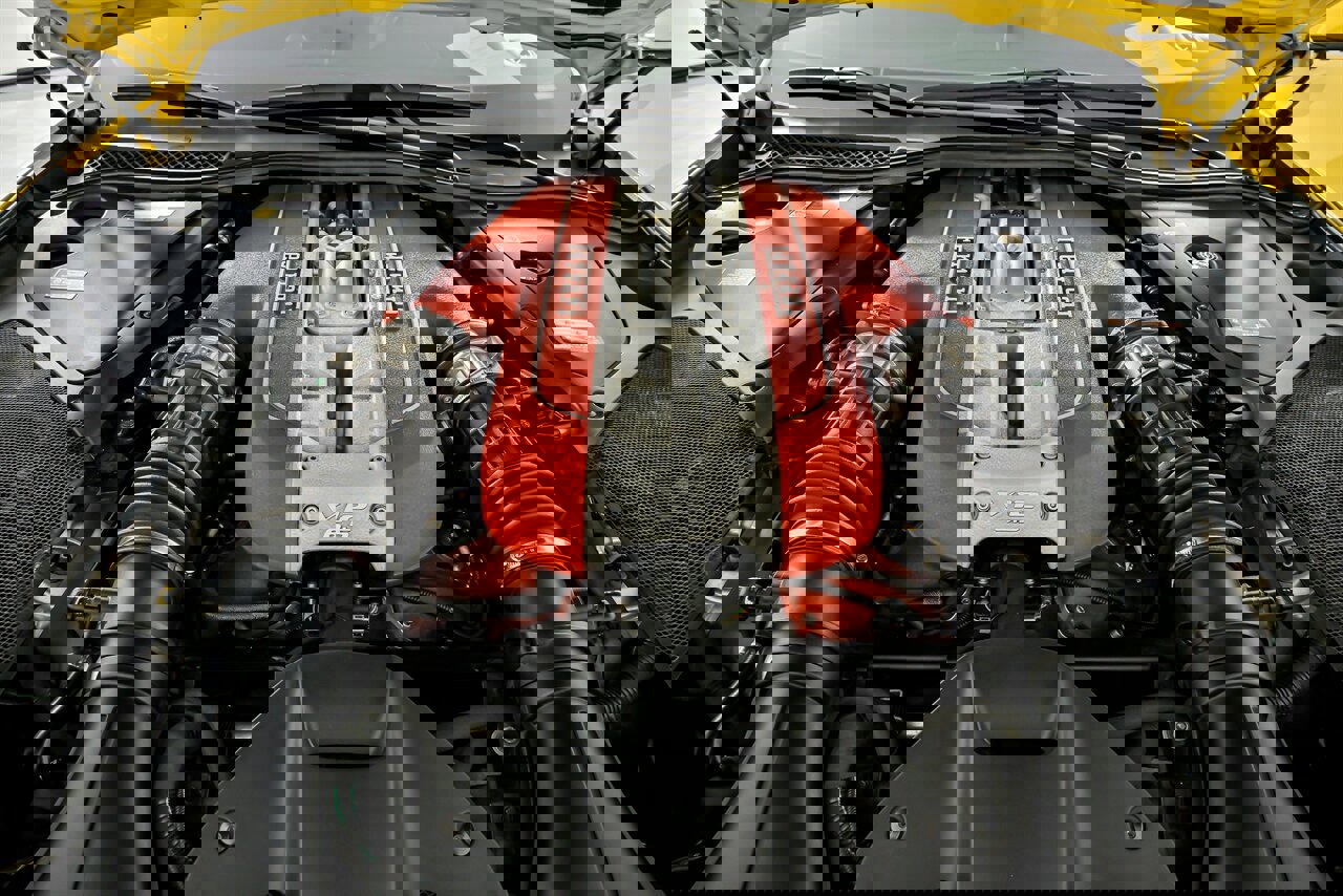 Used 2019 Ferrari 812 Superfast image 17