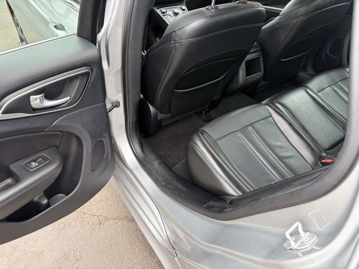 Used 2016 Chrysler 200 Limited Platinum image 19