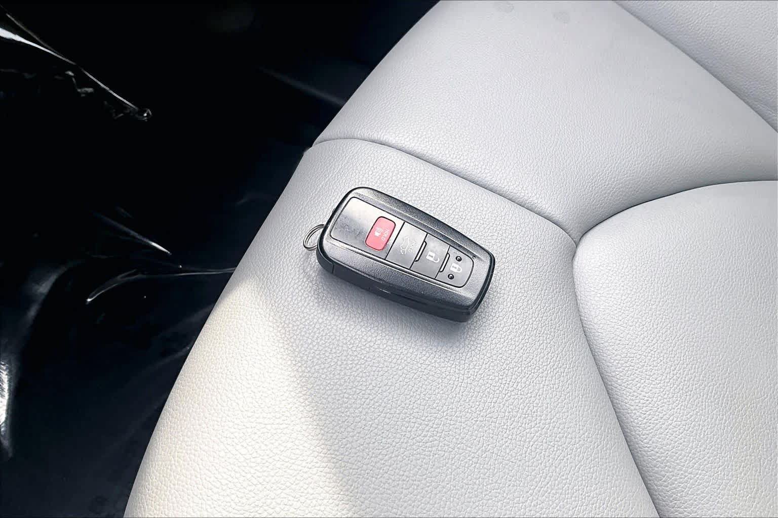 Used 2022 Toyota Highlander XLE AWD/4WD image 14