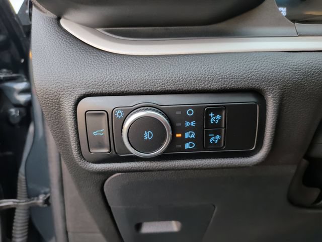 Used 2023 Ford Explorer XLT w/ Equipment Group 202A AWD/4WD image 17