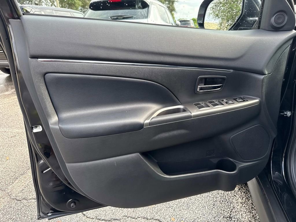 Used 2025 Mitsubishi Outlander Sport SEL image 18