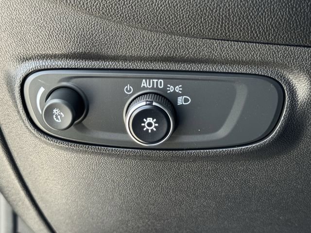 Used 2023 Chevrolet Equinox RS FWD image 24