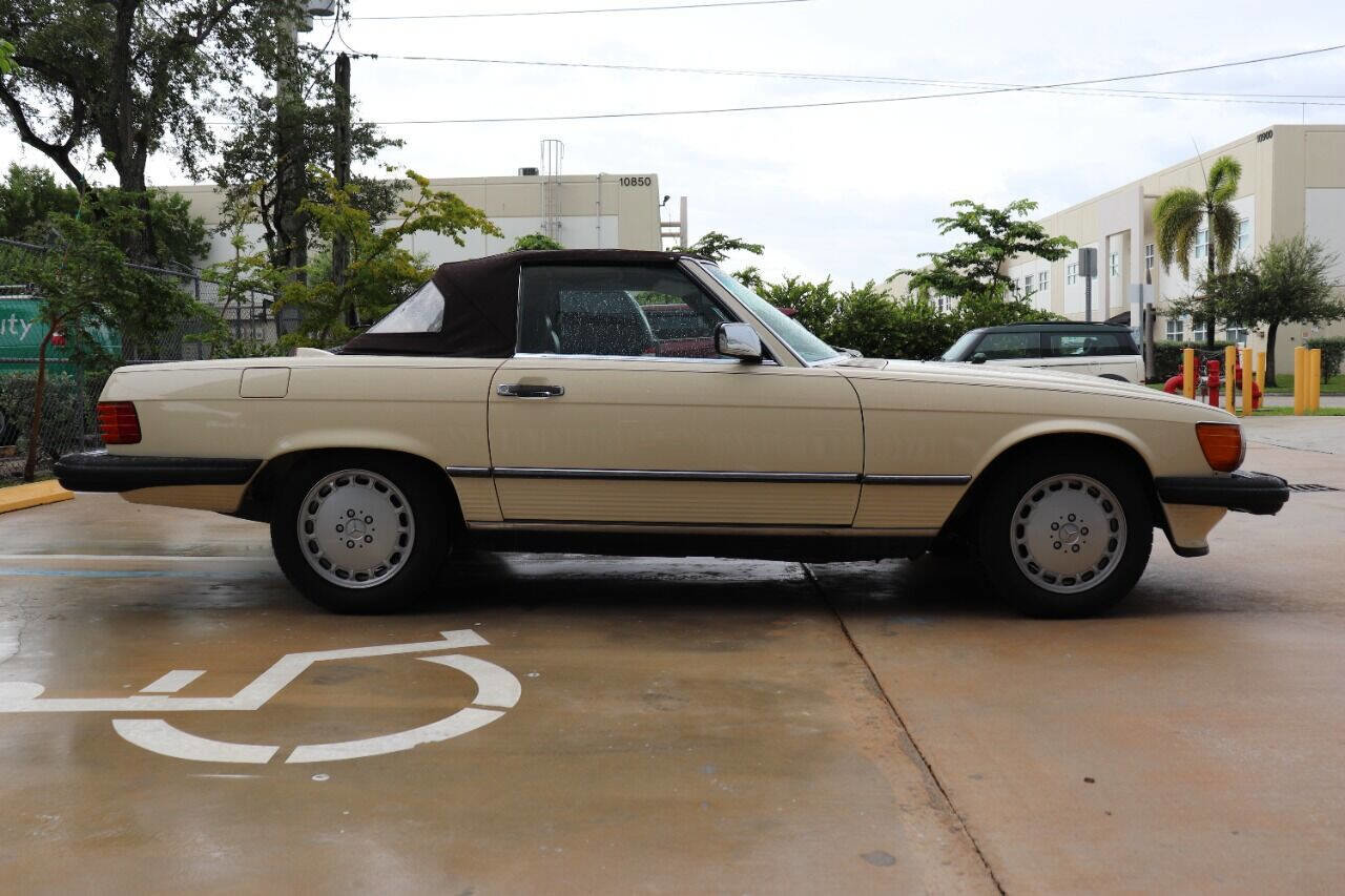 Used 1987 Mercedes-Benz 560 SL image 5