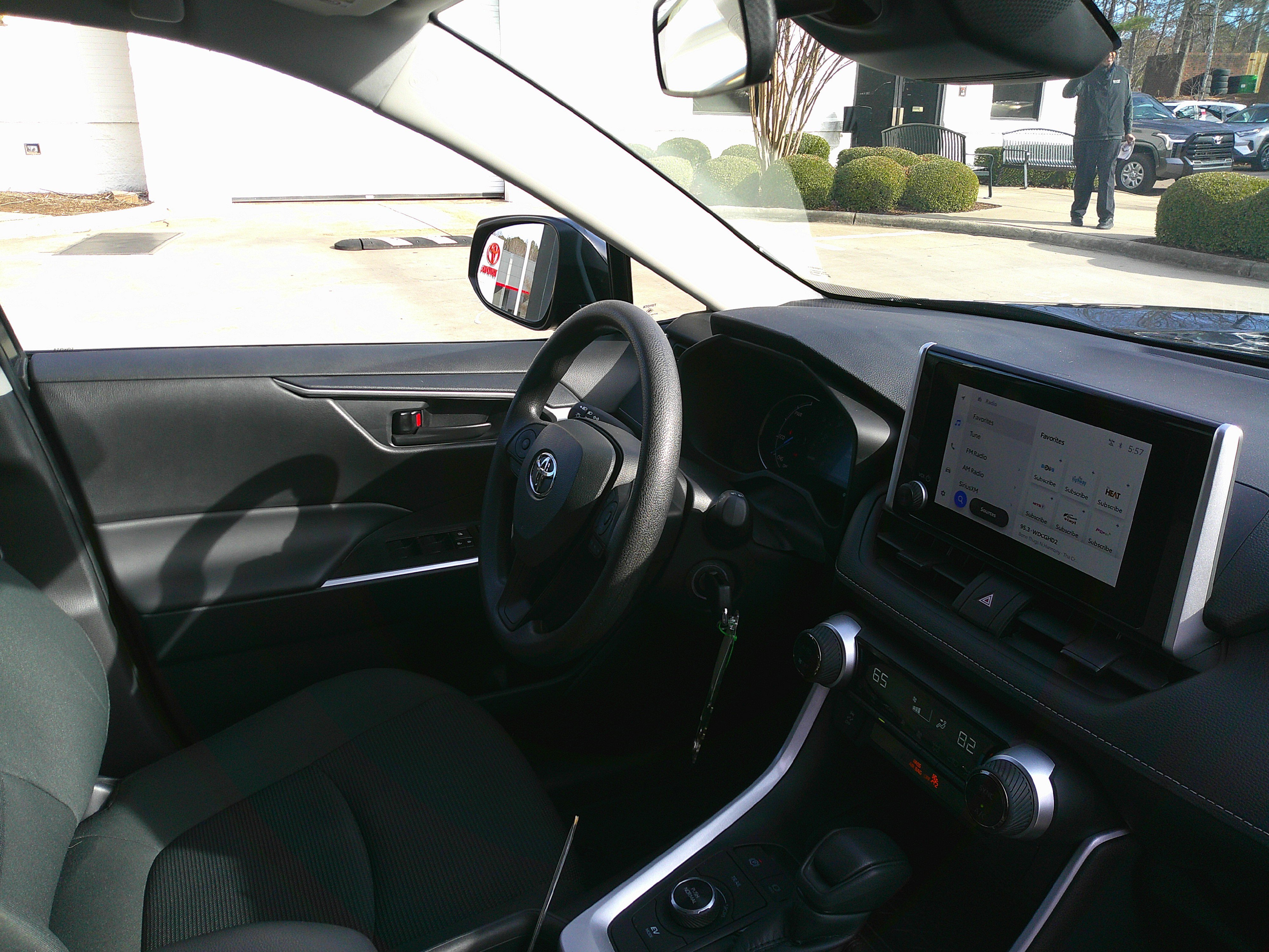 Used 2024 Toyota RAV4 LE image 33