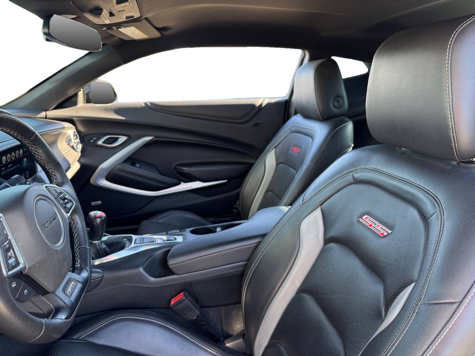 Used 2017 Chevrolet Camaro SS RWD image 9