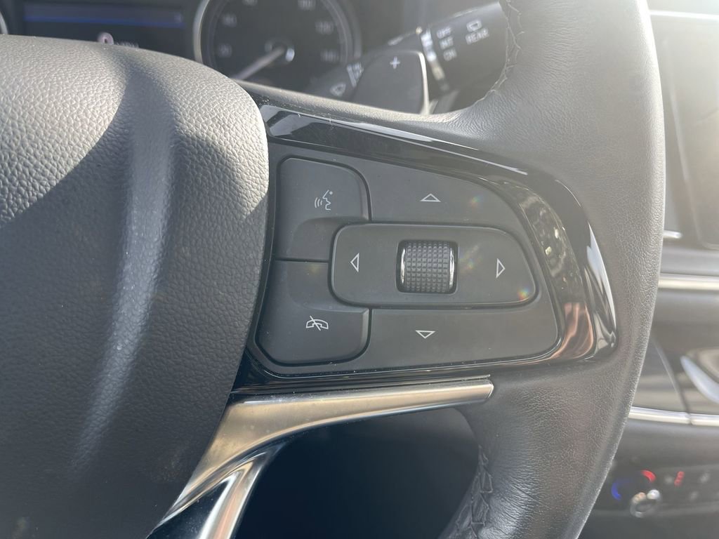 Used 2023 Buick Enclave Essence image 20