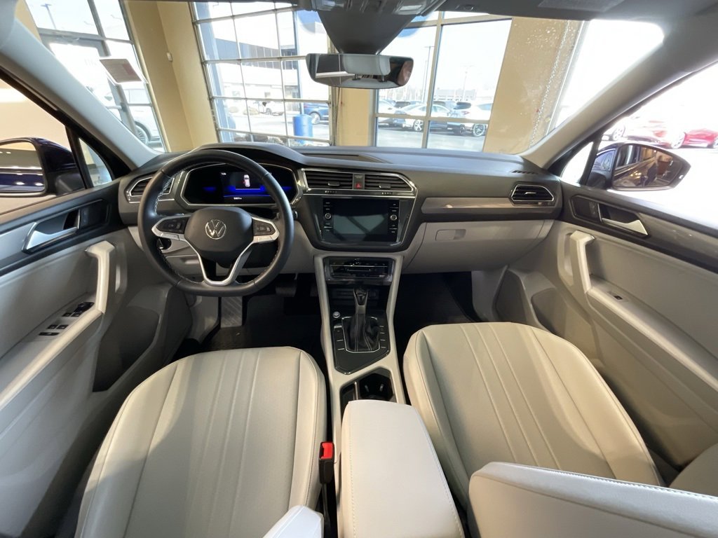 Used 2023 Volkswagen Tiguan SE w/ Panoramic Sunroof Package image 8