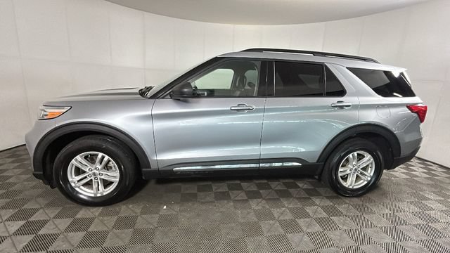 Used 2022 Ford Explorer XLT AWD/4WD image 5