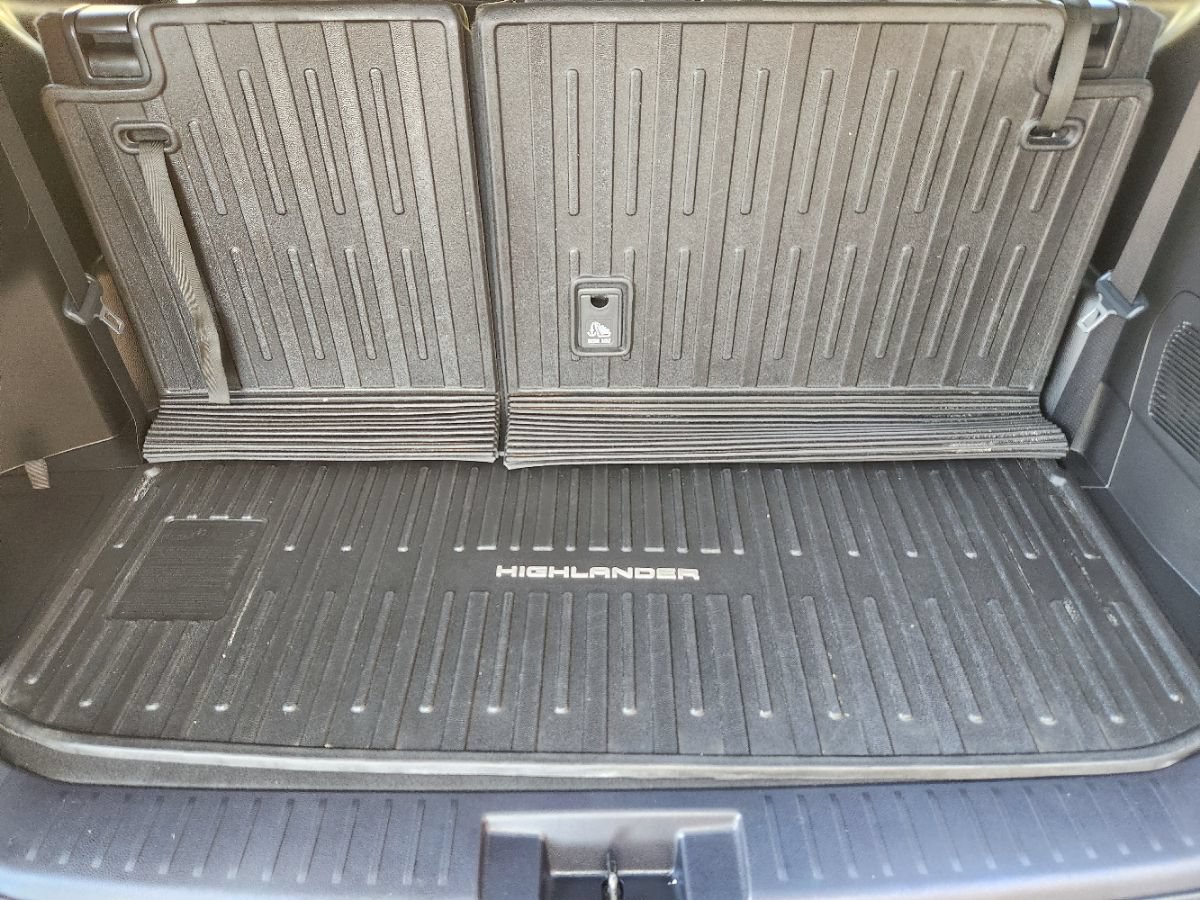Used 2022 Toyota Highlander L FWD image 53