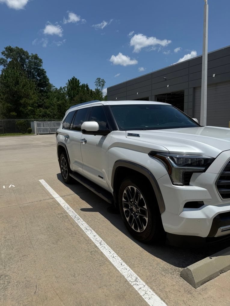 Used 2025 Toyota Sequoia Limited AWD/4WD image 2