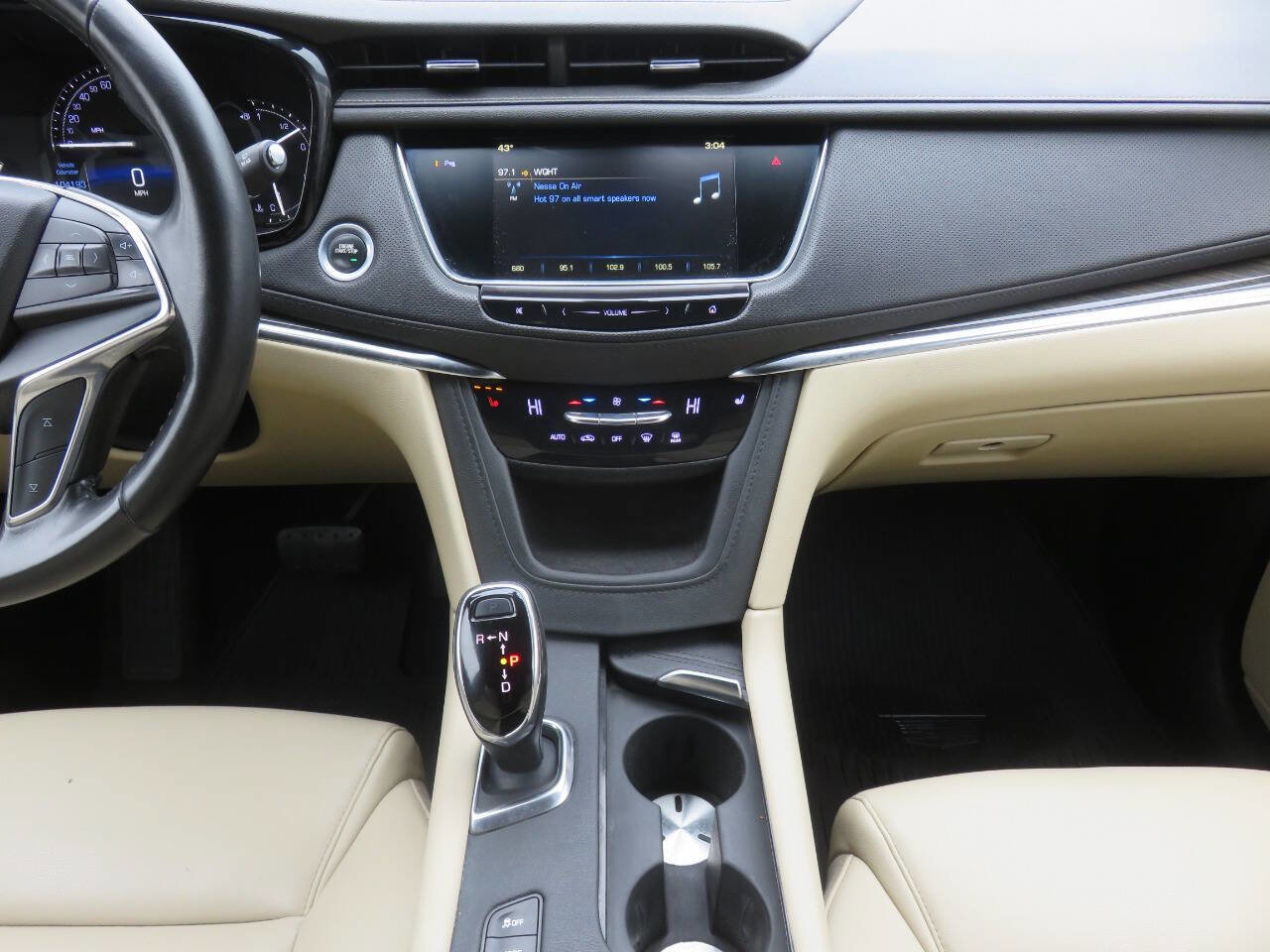 Used 2019 Cadillac XT5 AWD image 16