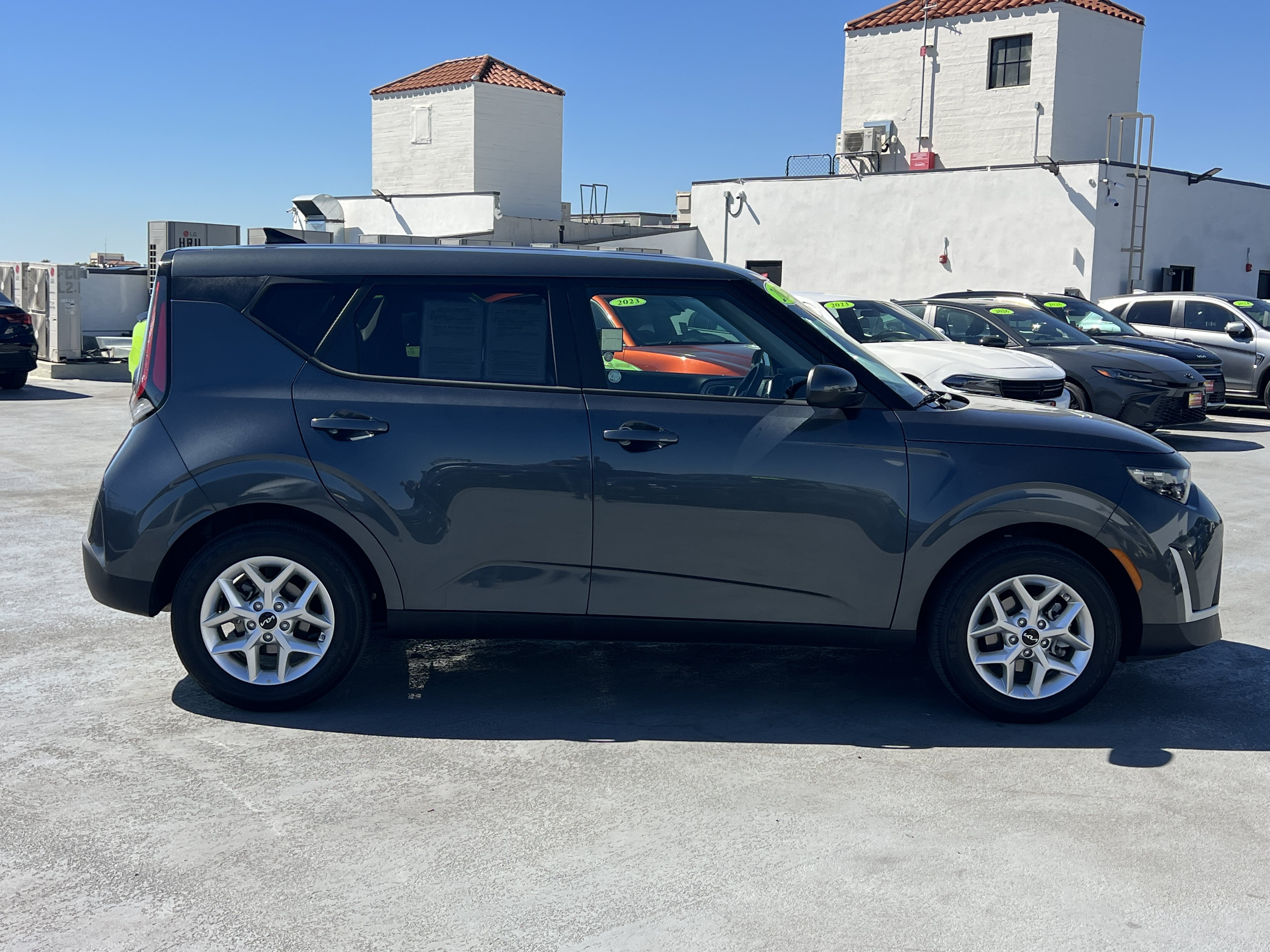 Used 2025 Kia Soul LX w/ LX Technology Package FWD image 9