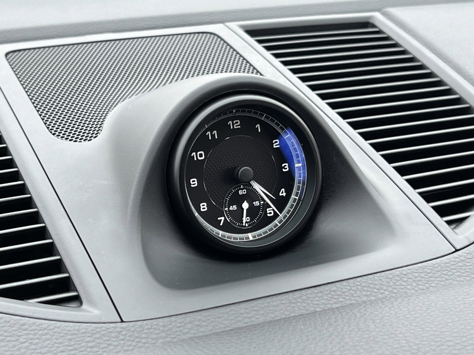 Certified 2025 Porsche Macan image 27