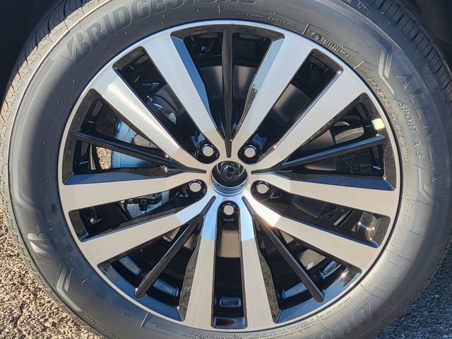 New 2025 Nissan Pathfinder Platinum w/ Black Appearance Package image 13