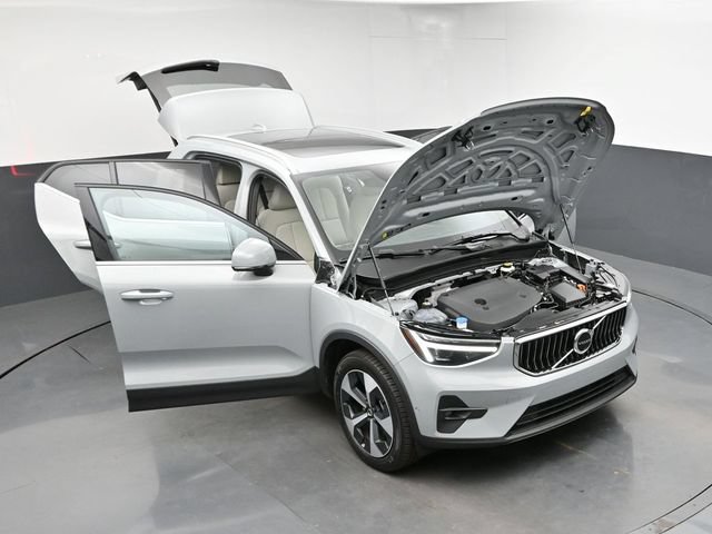Used 2024 Volvo XC40 B5 Plus w/ Protection Package Premier AWD/4WD image 45