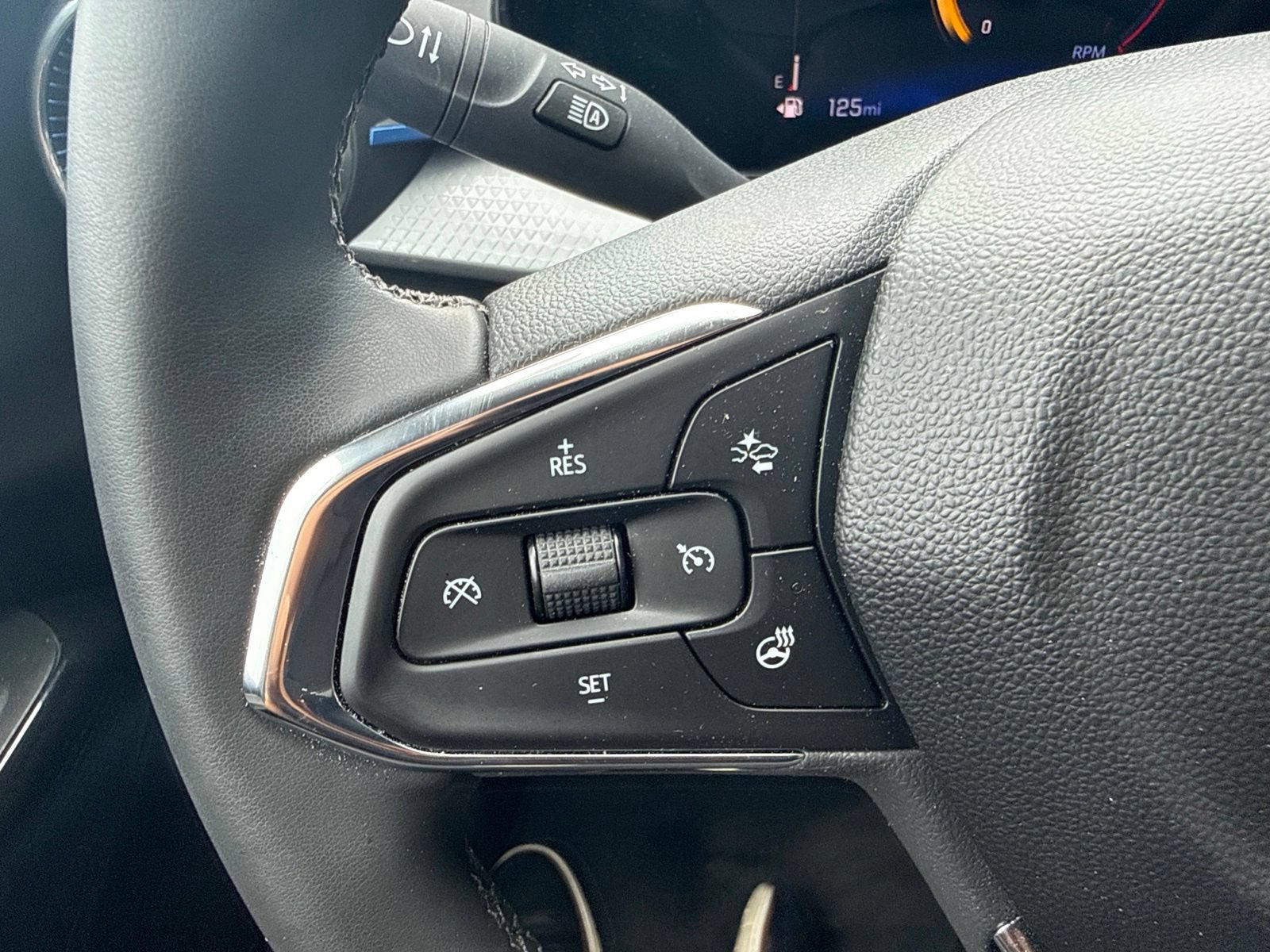 Used 2024 Chevrolet Trax LT w/ Sunroof Package FWD image 30