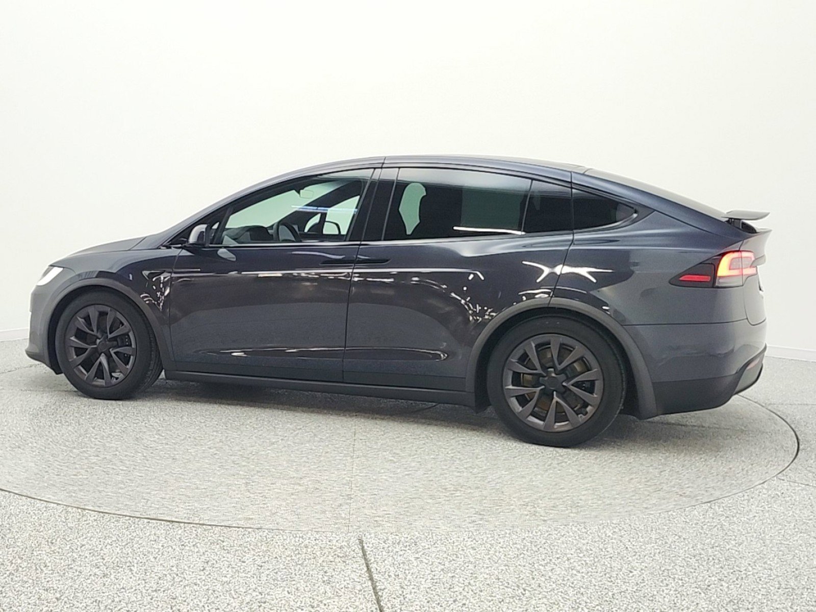 Used 2024 Tesla Model X image 8