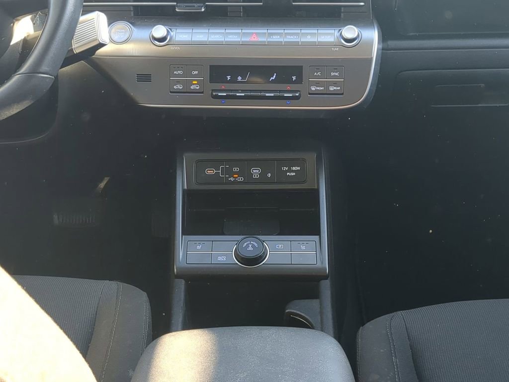Used 2024 Hyundai Kona SEL w/ Convenience Package image 18