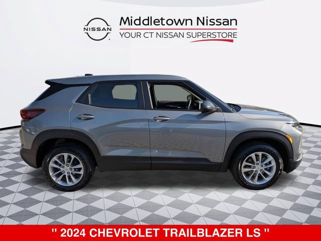 Used 2024 Chevrolet TrailBlazer LS AWD/4WD image 2