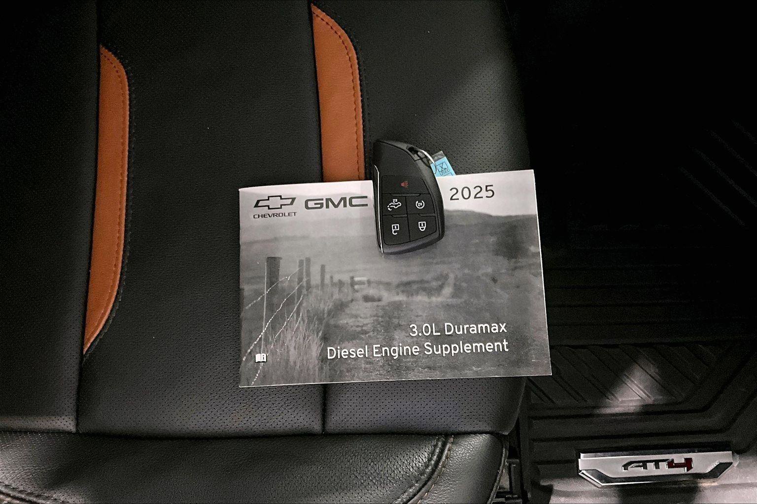 Used 2025 GMC Sierra 1500 AT4 w/ AT4 Premium Package image 12