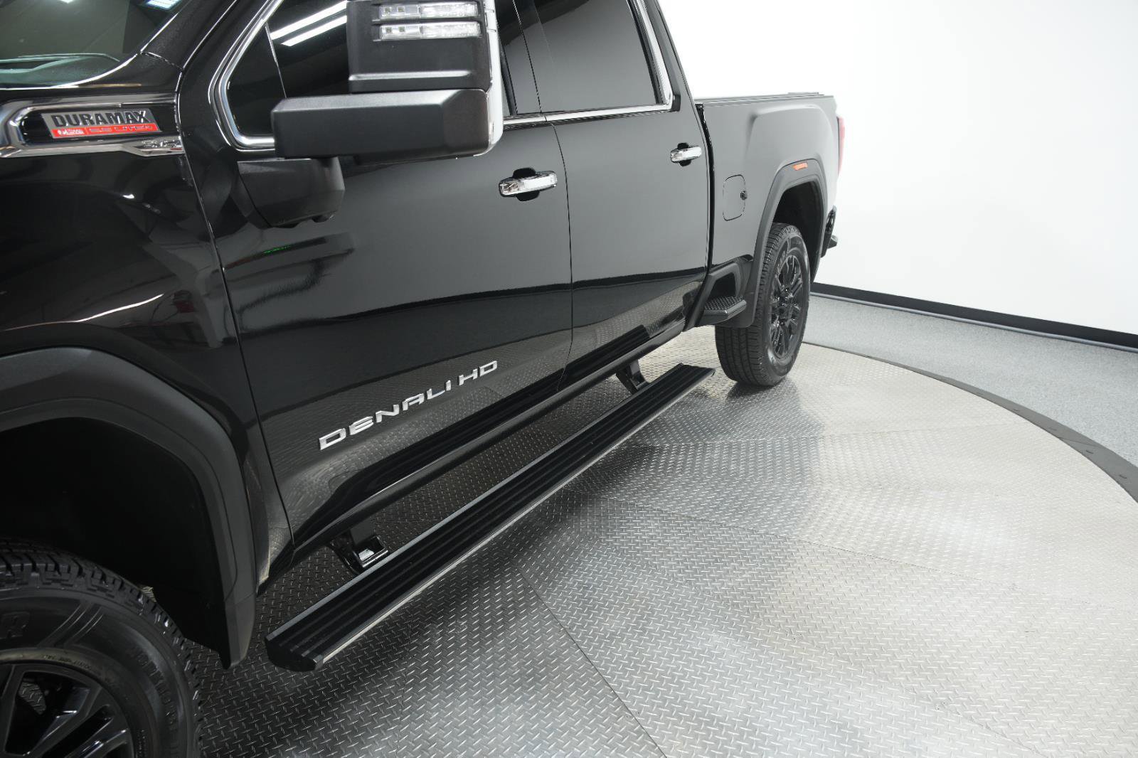 Used 2023 GMC Sierra 2500 Denali w/ Denali Black Diamond Edition image 4