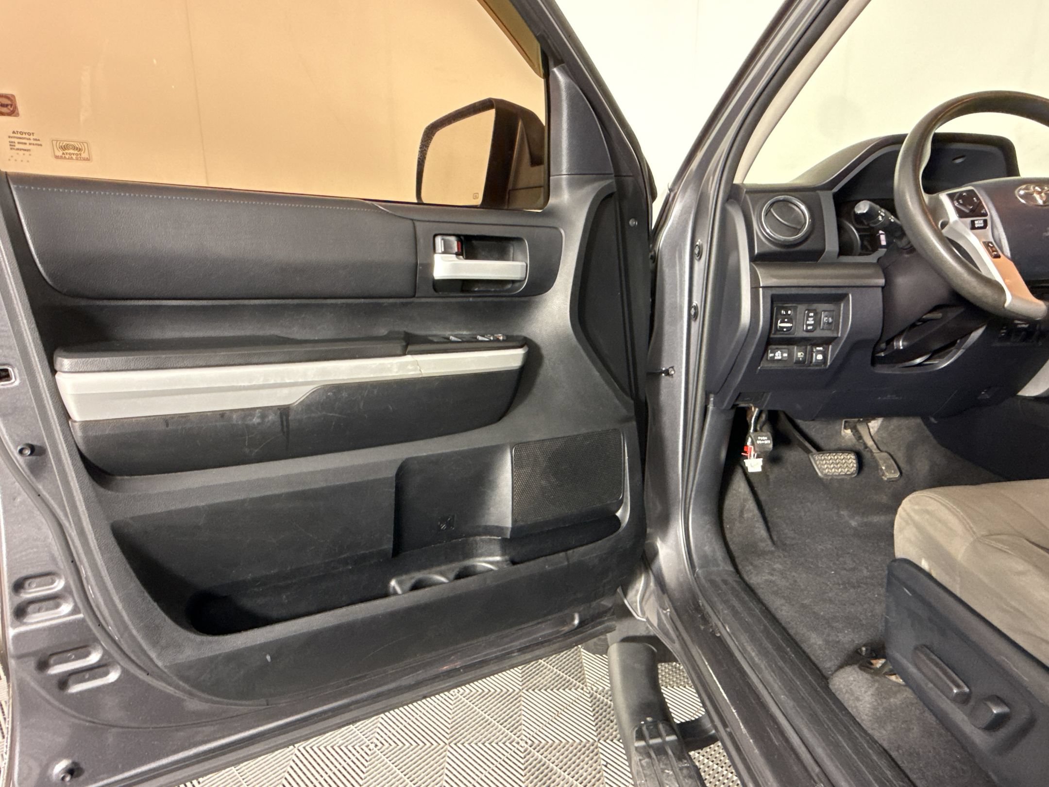 Used 2018 Toyota Tundra SR5 w/ SR5 Upgrade Package RWD image 5