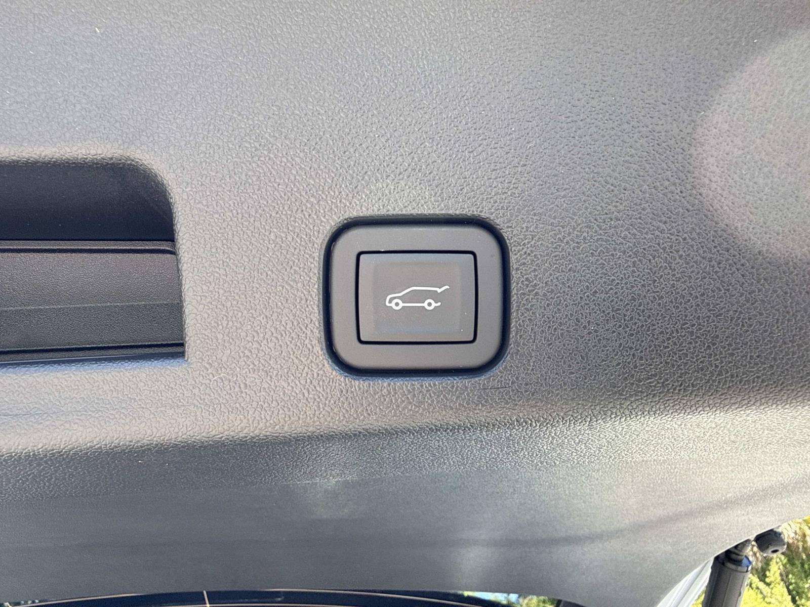 New 2026 Chevrolet Traverse LT w/ Midnight/Sport Edition FWD image 33