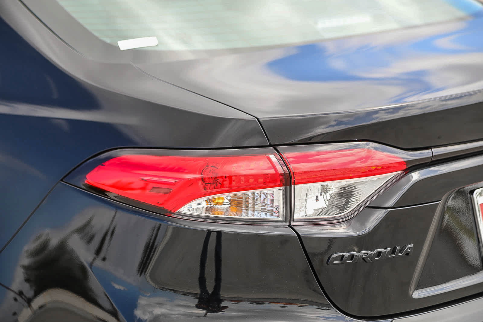 Used 2026 Toyota Corolla LE w/ LE Premium Package FWD image 9