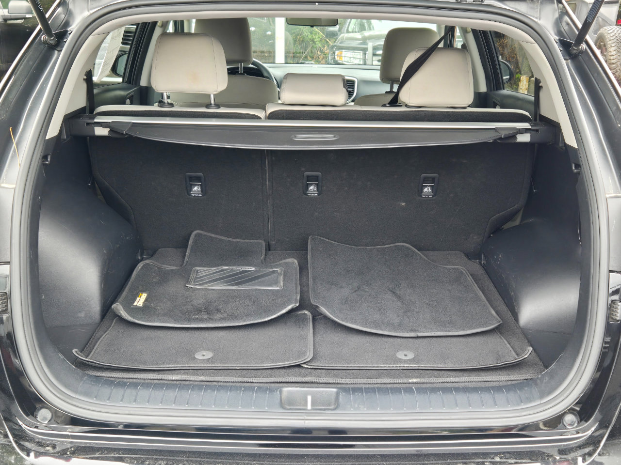 Used 2020 Kia Sportage LX image 12