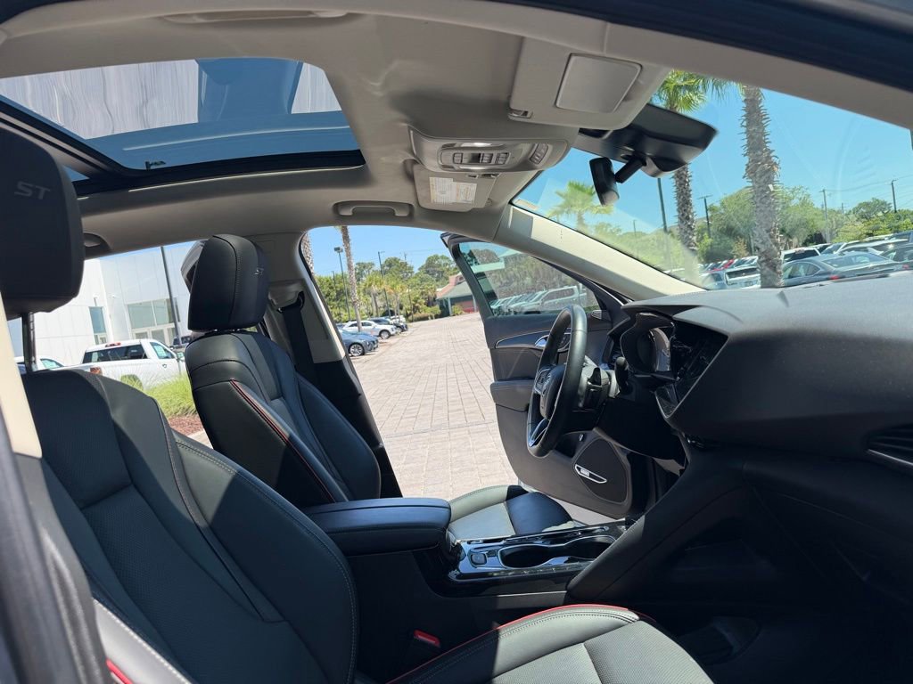 Used 2023 Buick Envision Essence w/ Technology Package I AWD/4WD image 10