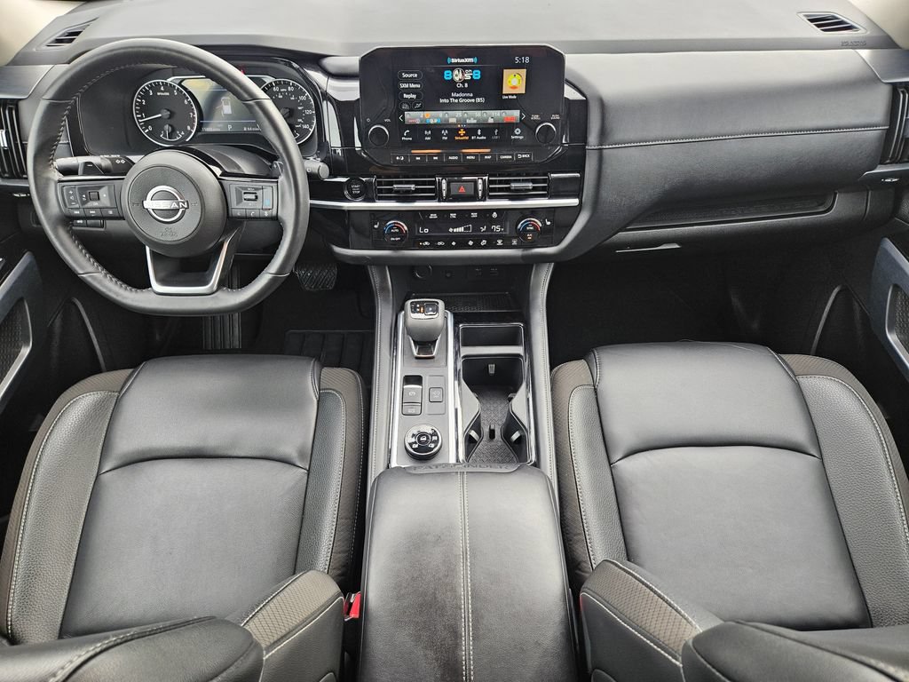 Used 2025 Nissan Pathfinder SL AWD/4WD image 31