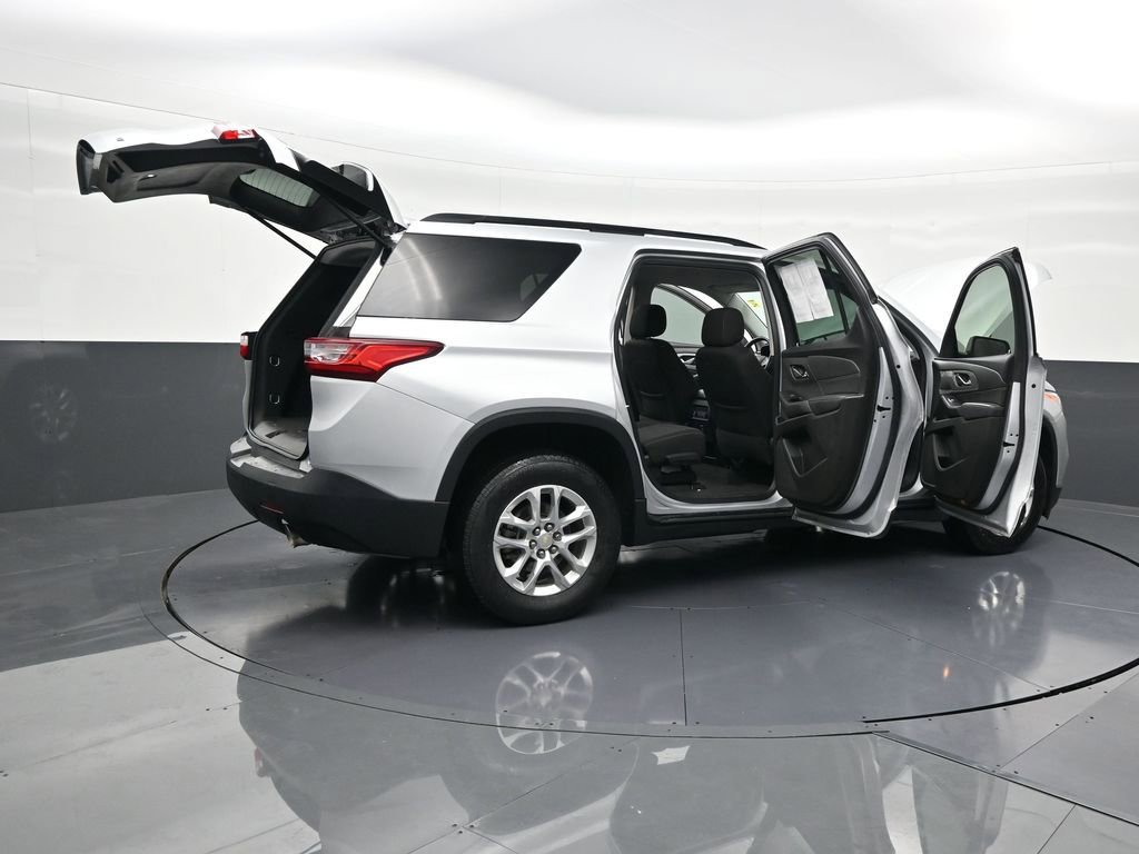 Used 2021 Chevrolet Traverse LT image 32