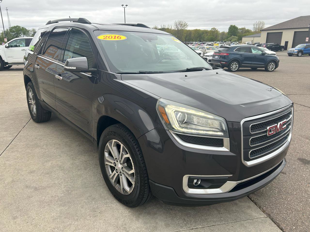 Used 2016 GMC Acadia SLT w/ Open Road Package AWD/4WD image 3