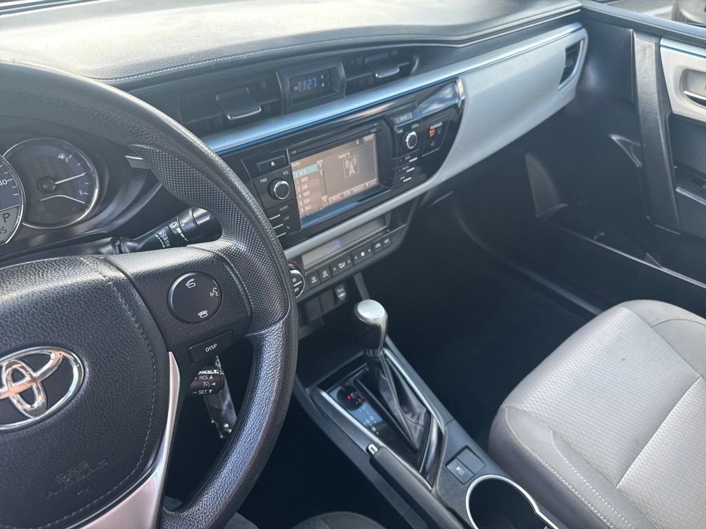 Used 2015 Toyota Corolla LE image 19