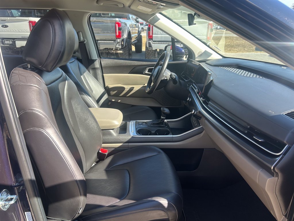 Used 2025 Kia Carnival image 18