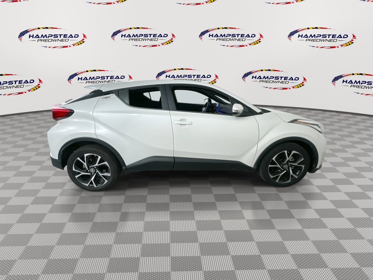 Used 2020 Toyota C-HR XLE FWD image 9