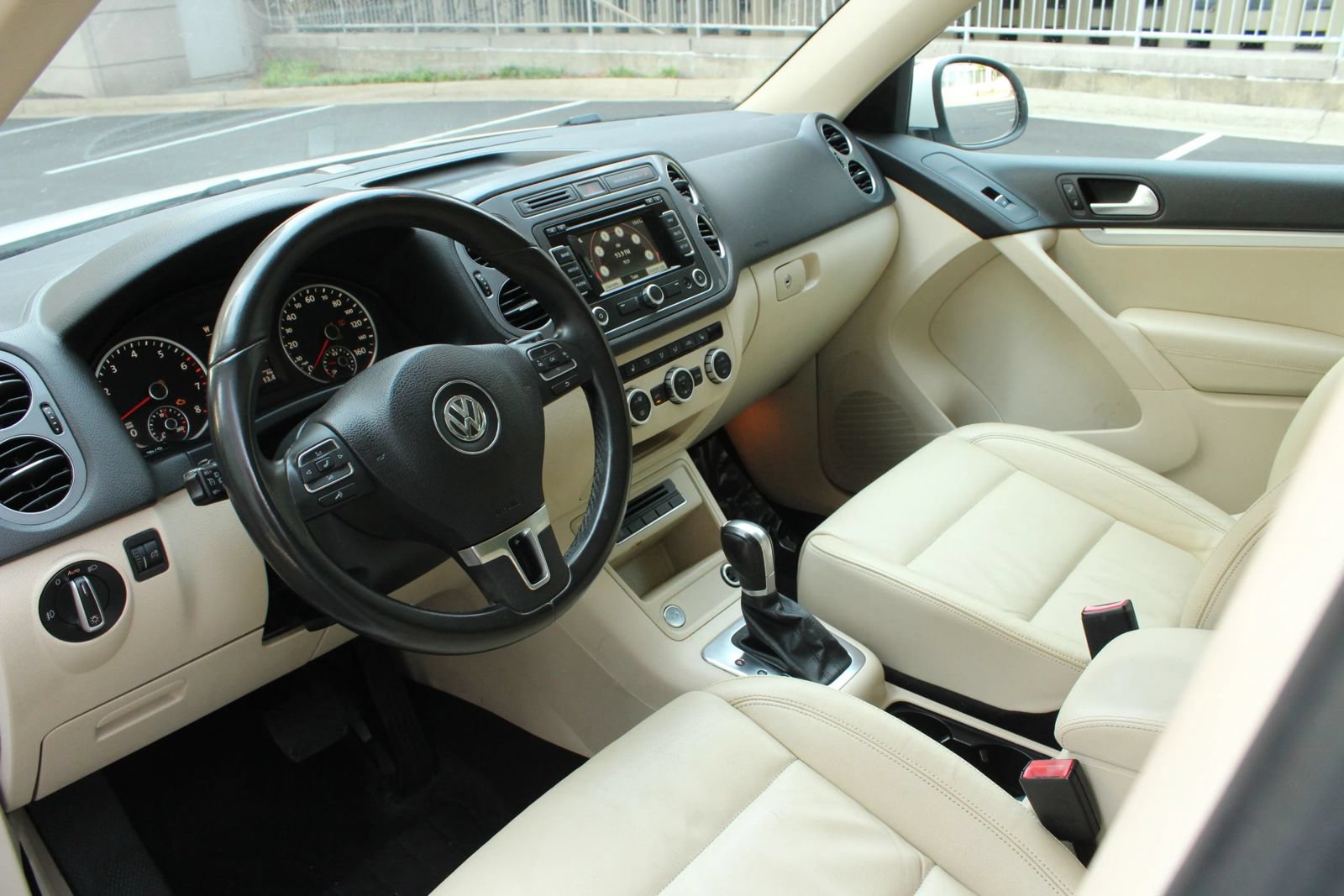 Used 2013 Volkswagen Tiguan SEL FWD image 14