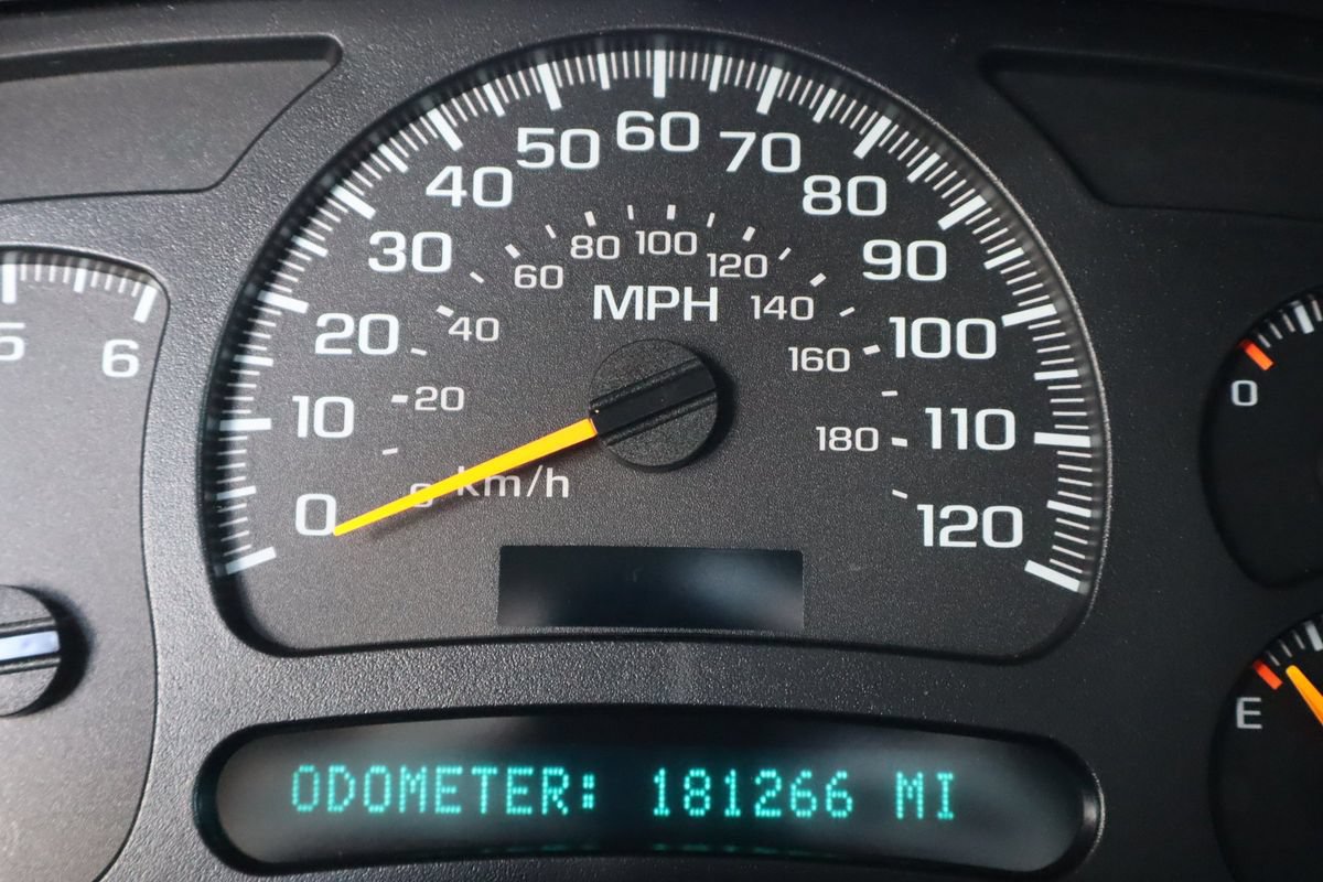 Used 2005 GMC Yukon SLT w/ SLT Preferred Equipment Group AWD/4WD image 48