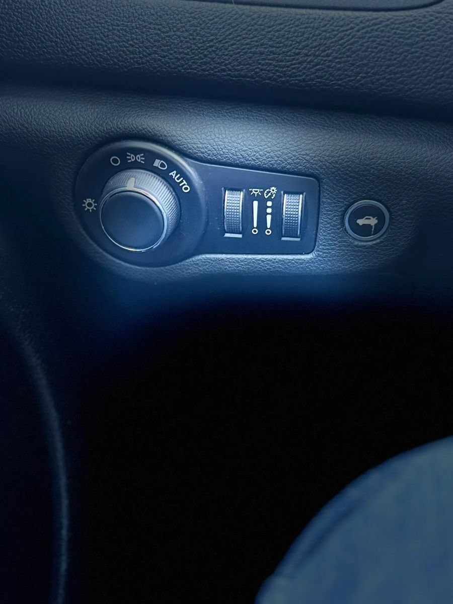 Used 2017 Chrysler 200 LX FWD image 30