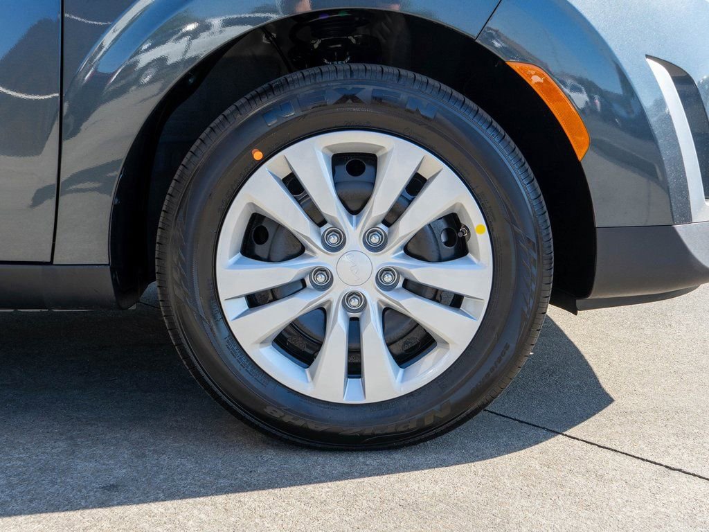 New 2025 Kia Soul LX image 28