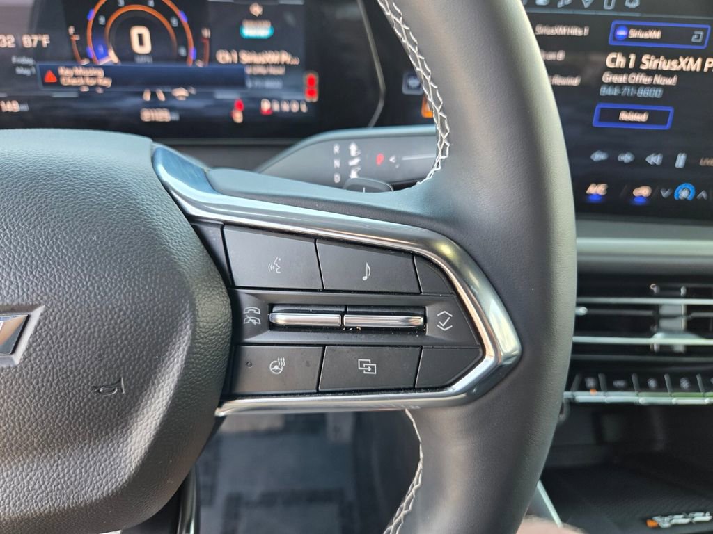 Used 2025 Chevrolet Traverse LT FWD image 29
