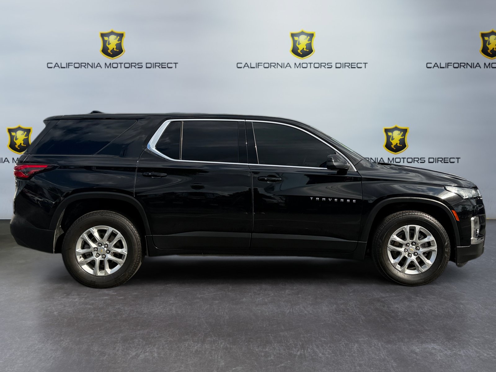 Used 2022 Chevrolet Traverse LS FWD image 4