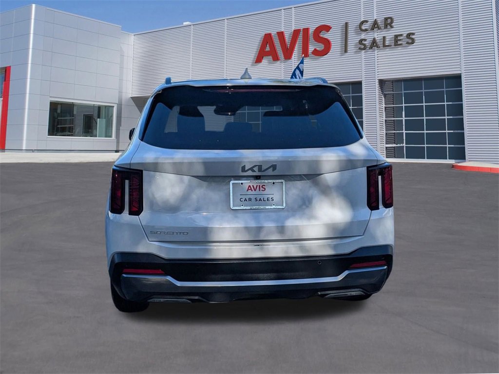 Used 2024 Kia Sorento S image 9