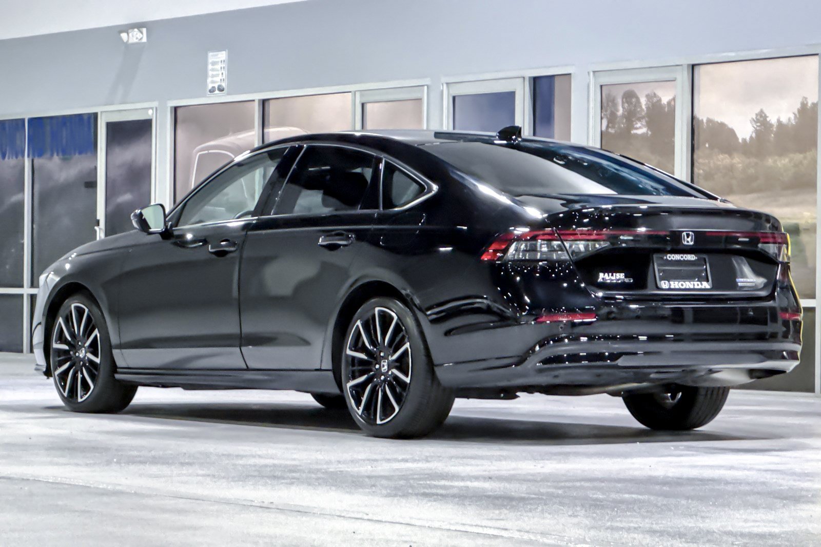 Used 2024 Honda Accord Touring image 3