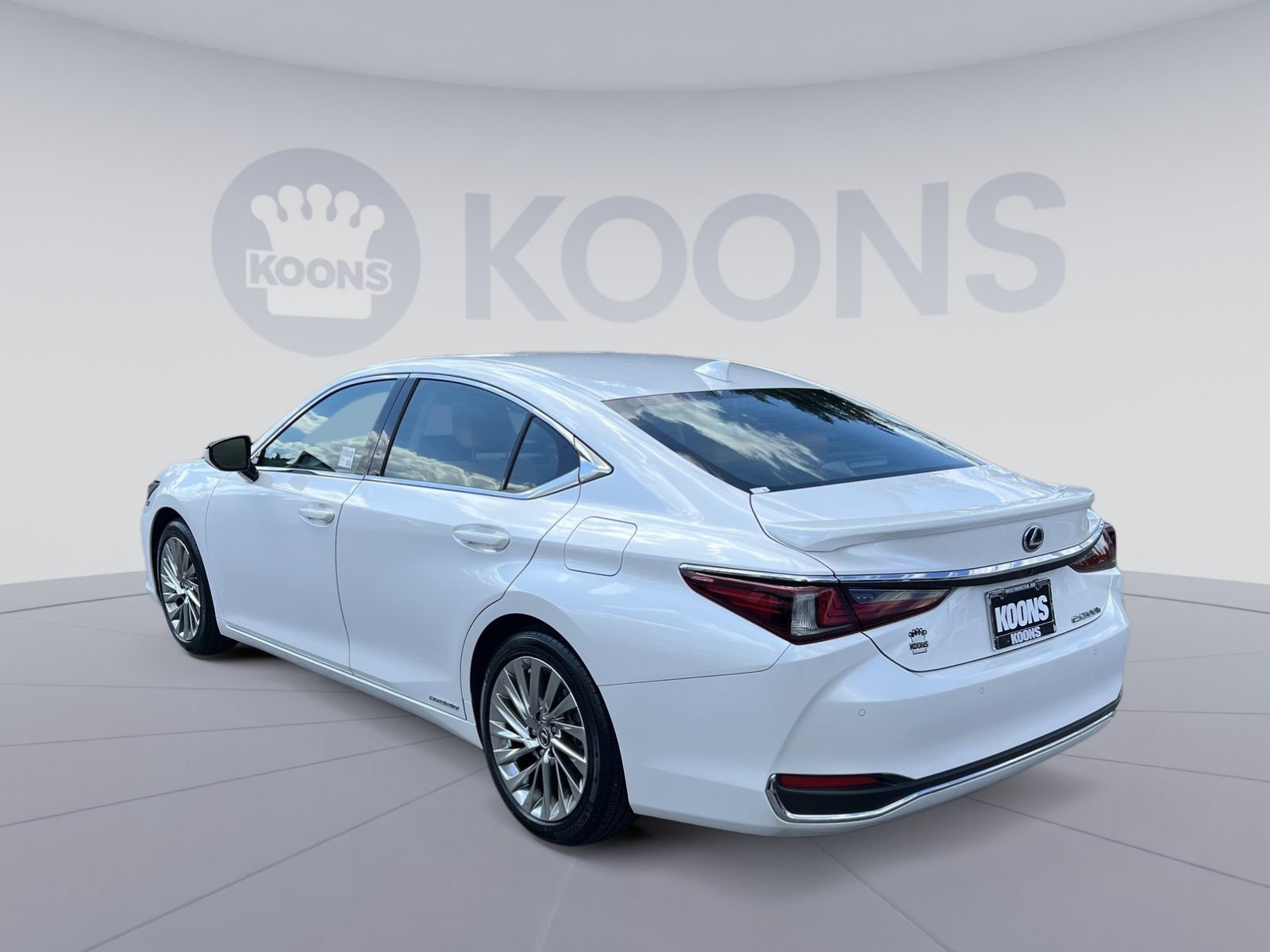 Used 2022 Lexus ES 300h w/ Accessory Package FWD image 4