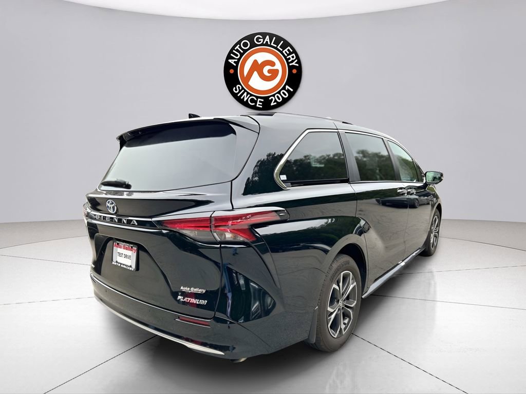 Used 2025 Toyota Sienna Platinum AWD/4WD image 7